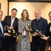 Weinliebhaber besuchen die Intervino